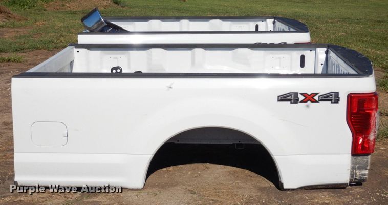 image for item LY9043 2022 Ford F250  pickup truck bed