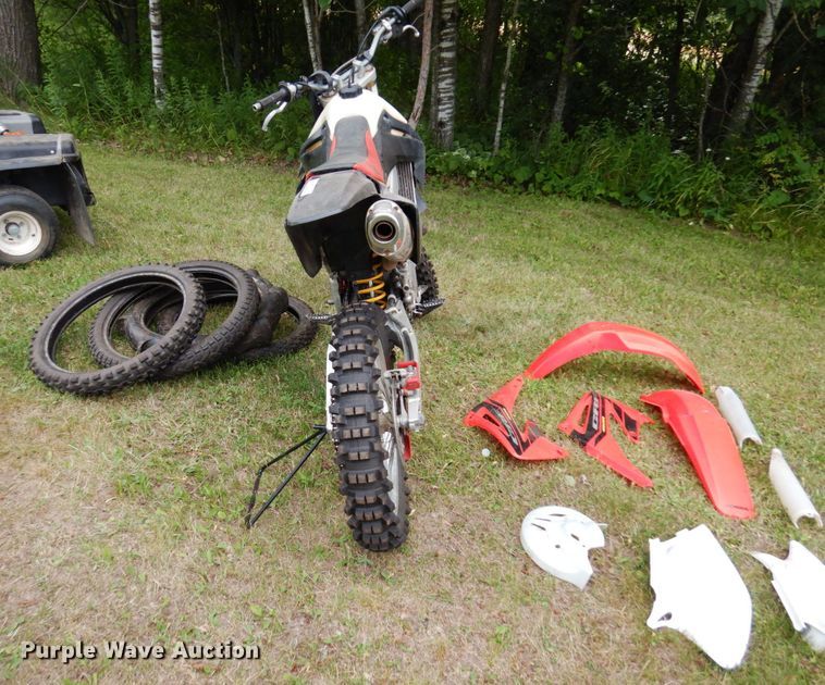 image for item MF9744 2004 Honda CRF450R  motorcycle