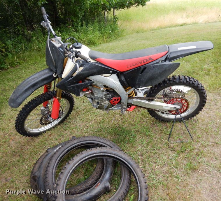 image for item MF9744 2004 Honda CRF450R  motorcycle