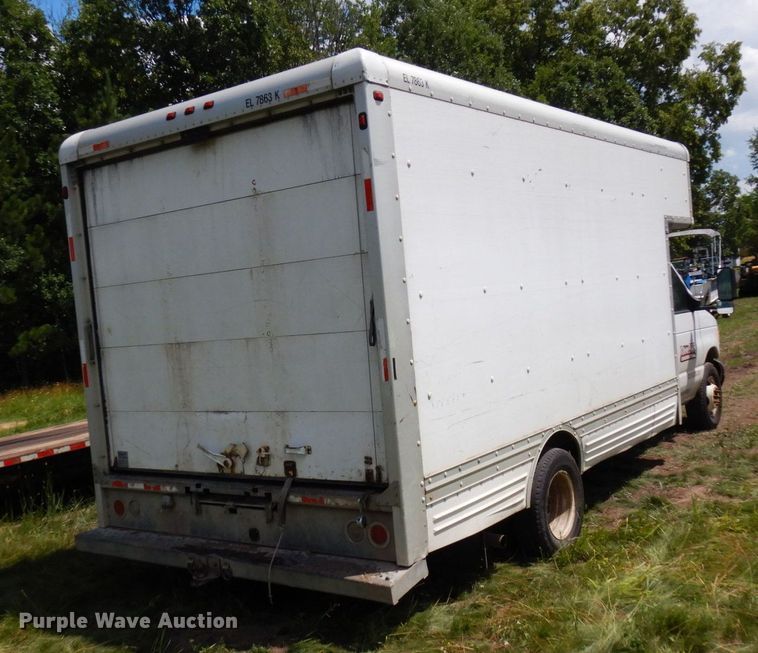 image for item MF9757 2006 Ford E350  box truck