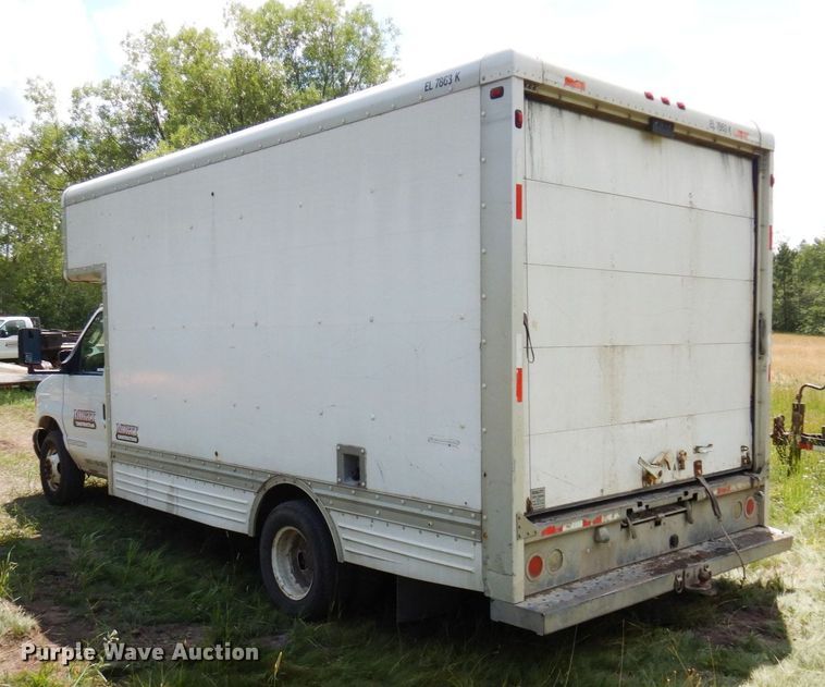 image for item MF9757 2006 Ford E350  box truck