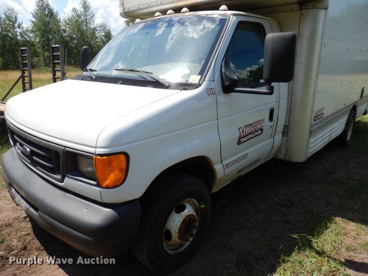 image for item MF9757 2006 Ford E350  box truck