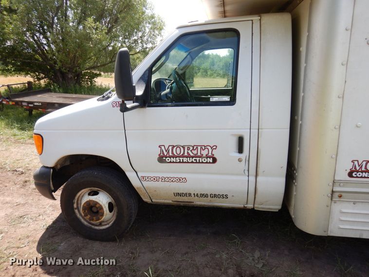 image for item MF9757 2006 Ford E350  box truck