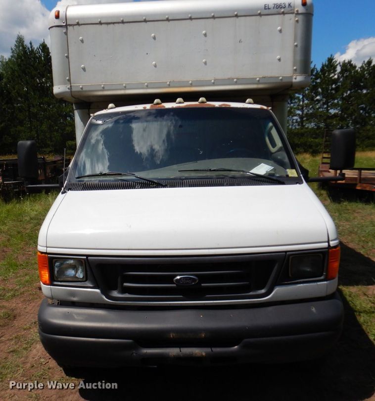 image for item MF9757 2006 Ford E350  box truck