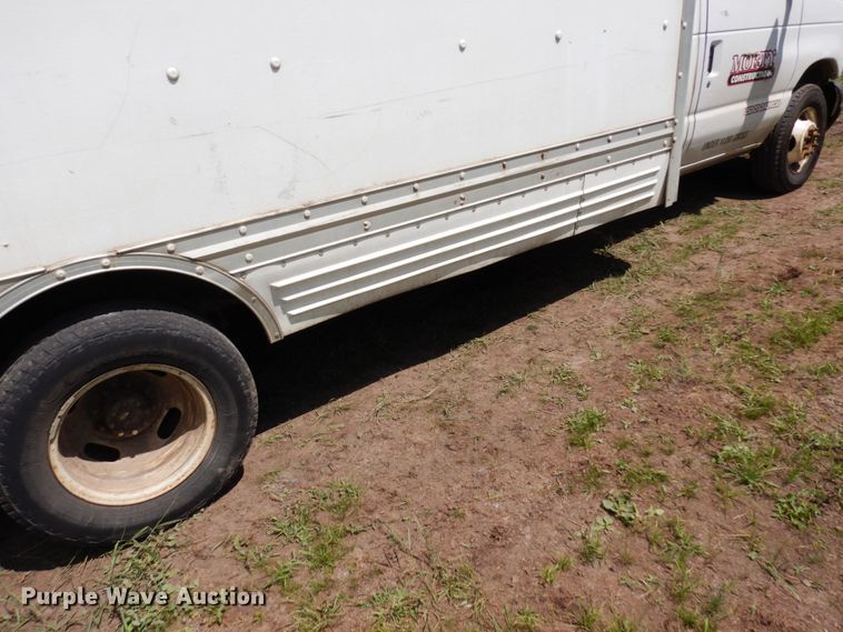 image for item MF9757 2006 Ford E350  box truck