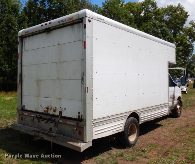 image for item MF9757 2006 Ford E350  box truck