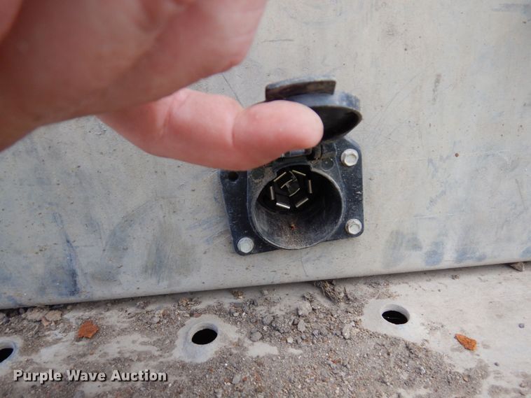 image for item MF9757 2006 Ford E350  box truck