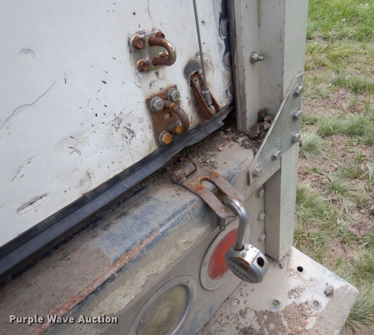 image for item MF9757 2006 Ford E350  box truck