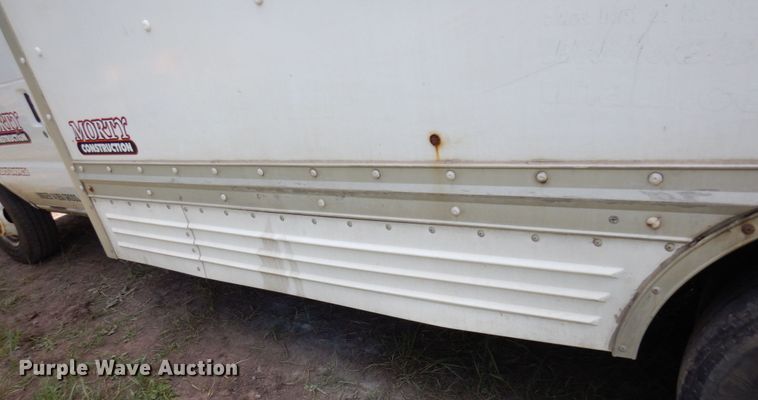 image for item MF9757 2006 Ford E350  box truck