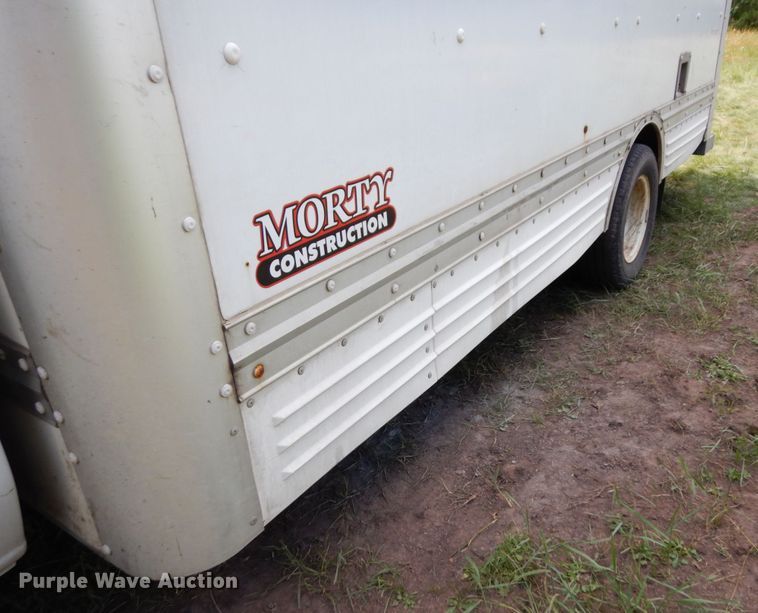 image for item MF9757 2006 Ford E350  box truck