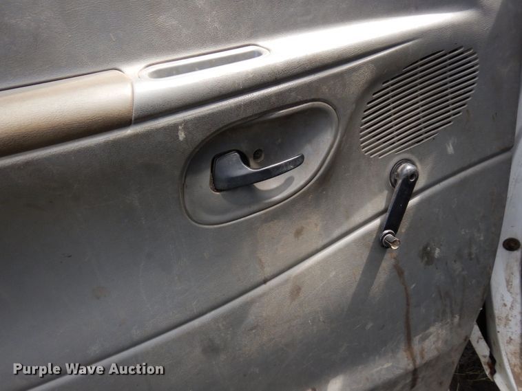 image for item MF9757 2006 Ford E350  box truck