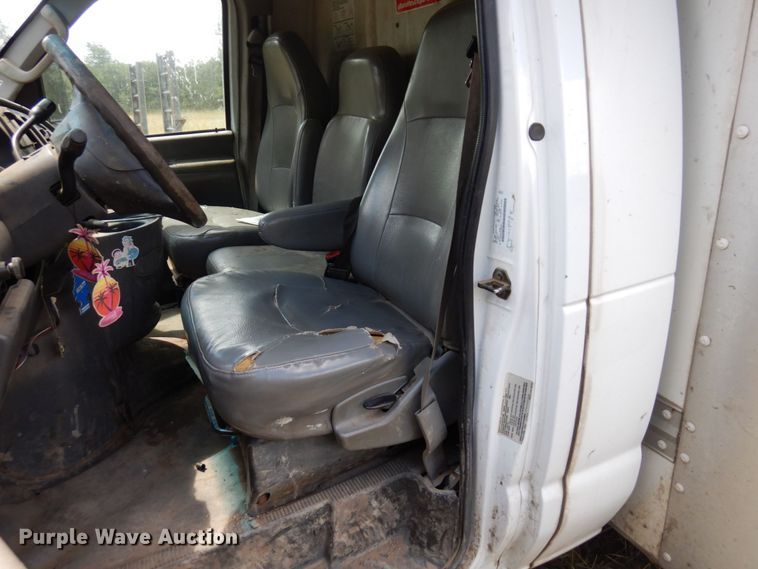 image for item MF9757 2006 Ford E350  box truck