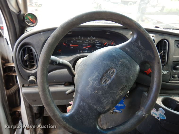 image for item MF9757 2006 Ford E350  box truck