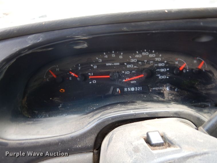 image for item MF9757 2006 Ford E350  box truck