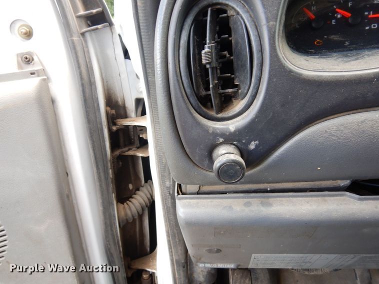 image for item MF9757 2006 Ford E350  box truck