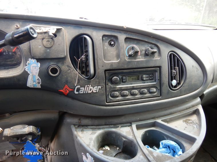 image for item MF9757 2006 Ford E350  box truck