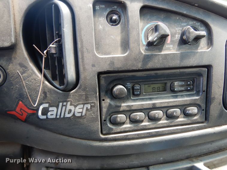 image for item MF9757 2006 Ford E350  box truck