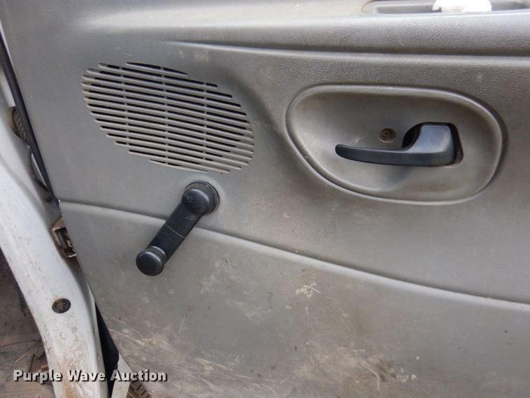 image for item MF9757 2006 Ford E350  box truck