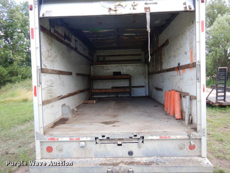 image for item MF9757 2006 Ford E350  box truck