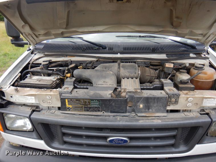 image for item MF9757 2006 Ford E350  box truck