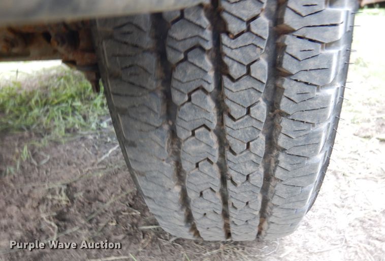 image for item MF9757 2006 Ford E350  box truck