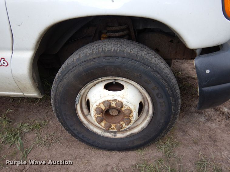 image for item MF9757 2006 Ford E350  box truck