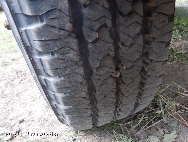 image for item MF9757 2006 Ford E350  box truck