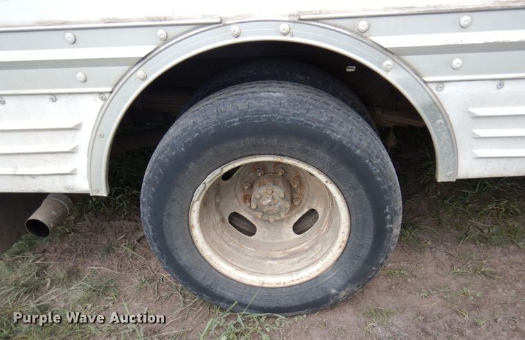 image for item MF9757 2006 Ford E350  box truck