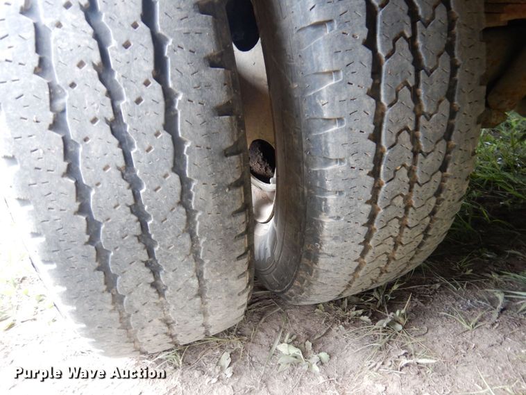 image for item MF9757 2006 Ford E350  box truck