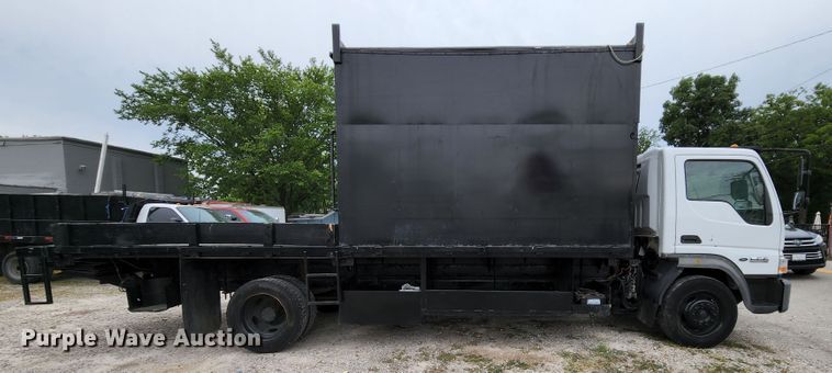 image for item MK9059 2006 Ford LCF 550  flatbed truck