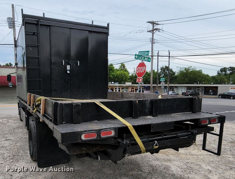 image for item MK9059 2006 Ford LCF 550  flatbed truck