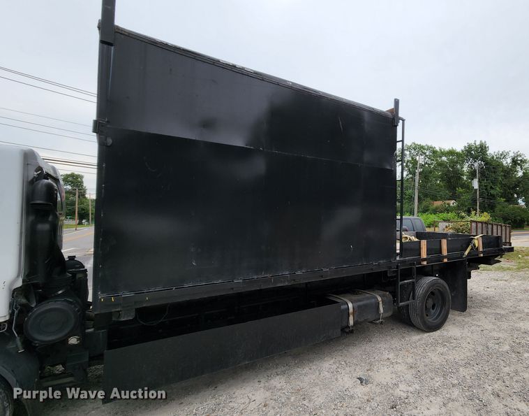 image for item MK9059 2006 Ford LCF 550  flatbed truck