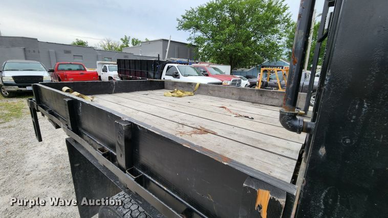 image for item MK9059 2006 Ford LCF 550  flatbed truck