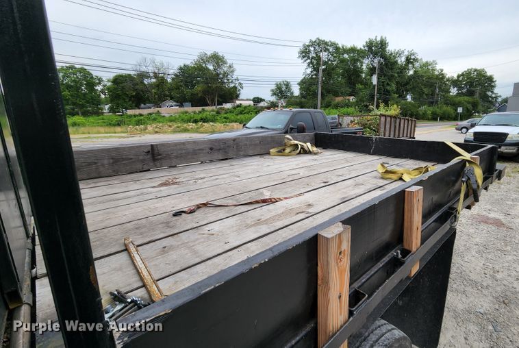 image for item MK9059 2006 Ford LCF 550  flatbed truck