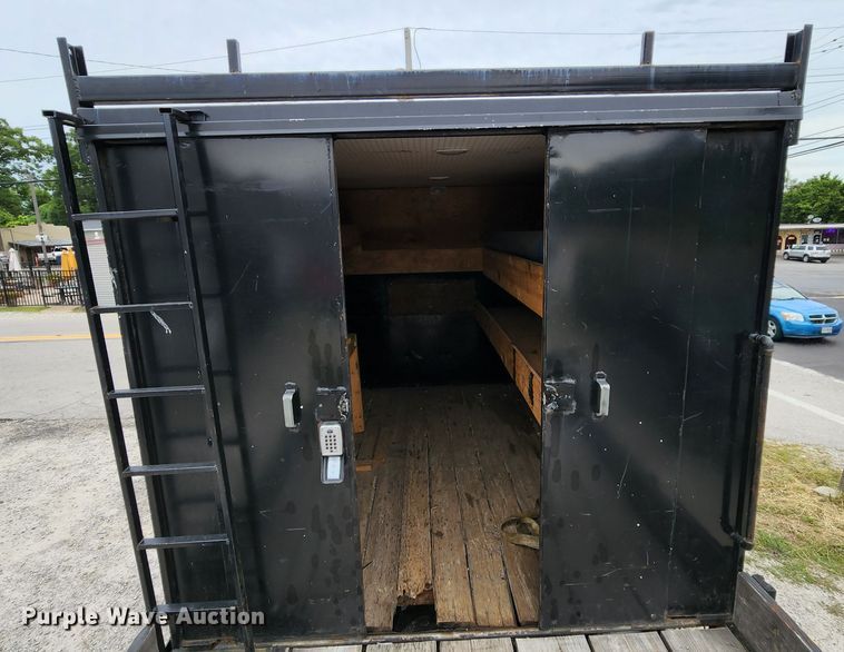 image for item MK9059 2006 Ford LCF 550  flatbed truck