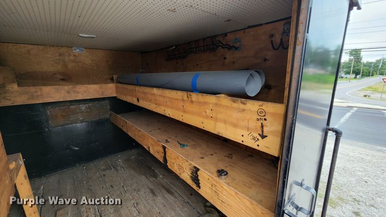 image for item MK9059 2006 Ford LCF 550  flatbed truck