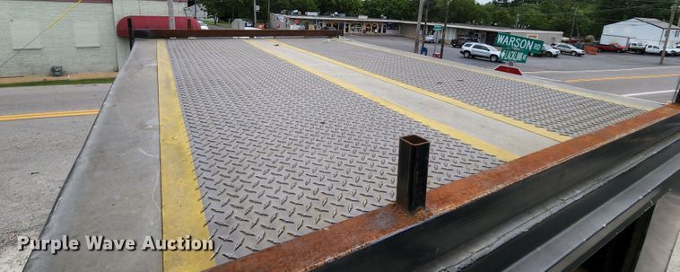 image for item MK9059 2006 Ford LCF 550  flatbed truck