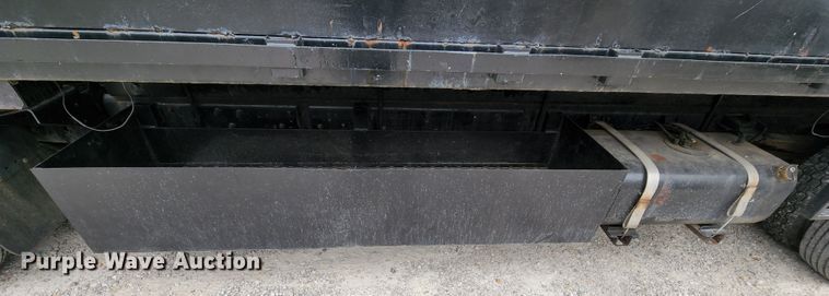 image for item MK9059 2006 Ford LCF 550  flatbed truck