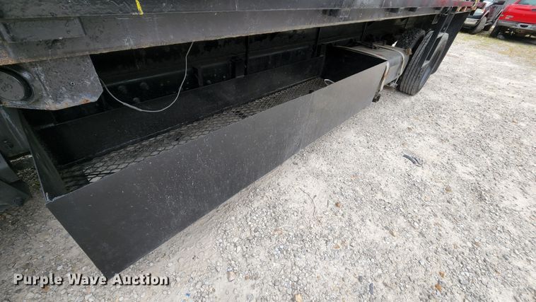 image for item MK9059 2006 Ford LCF 550  flatbed truck