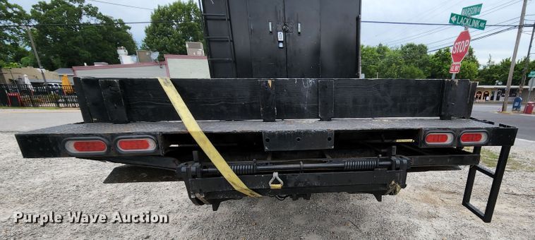 image for item MK9059 2006 Ford LCF 550  flatbed truck
