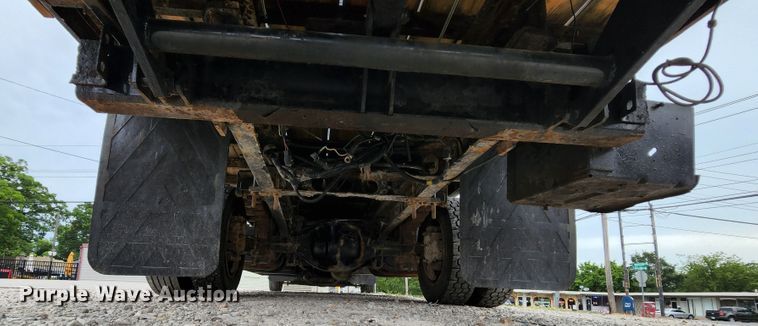 image for item MK9059 2006 Ford LCF 550  flatbed truck