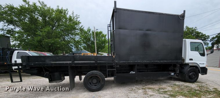 image for item MK9059 2006 Ford LCF 550  flatbed truck