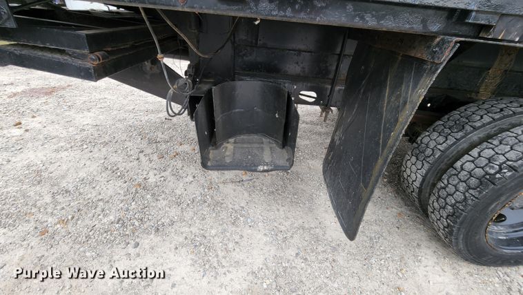 image for item MK9059 2006 Ford LCF 550  flatbed truck