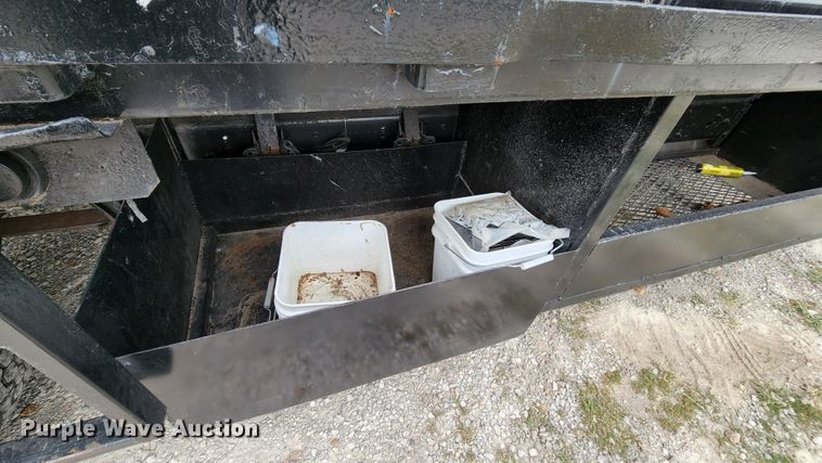 image for item MK9059 2006 Ford LCF 550  flatbed truck