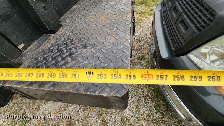 image for item MK9059 2006 Ford LCF 550  flatbed truck