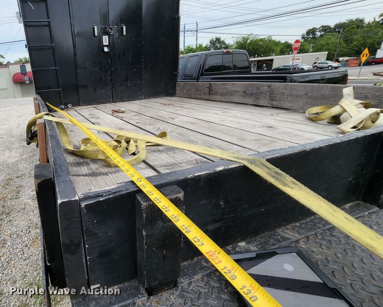 image for item MK9059 2006 Ford LCF 550  flatbed truck