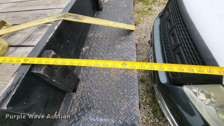 image for item MK9059 2006 Ford LCF 550  flatbed truck