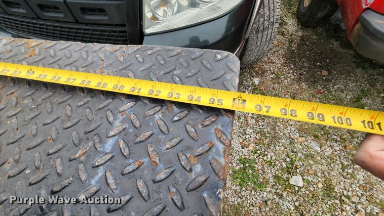 image for item MK9059 2006 Ford LCF 550  flatbed truck