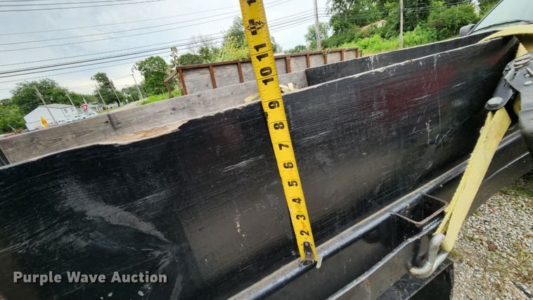 image for item MK9059 2006 Ford LCF 550  flatbed truck