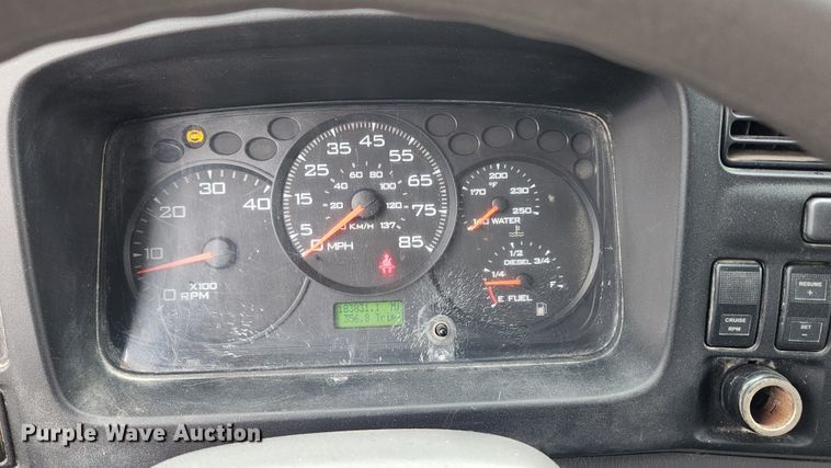 image for item MK9059 2006 Ford LCF 550  flatbed truck